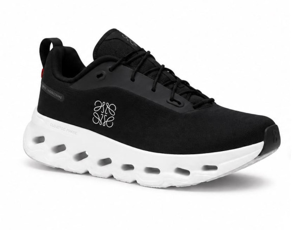 Женские кроссовки On Cloudsurfer Loewe Black/White