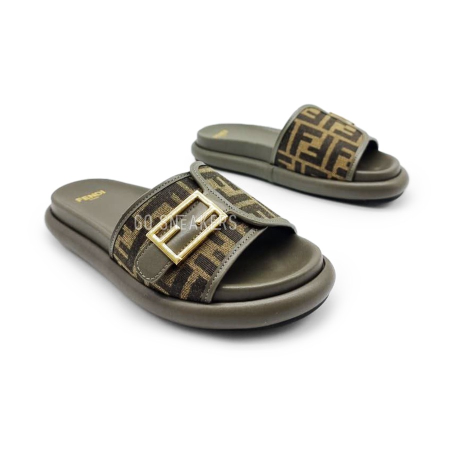 Fendi Flip flops Olive 9 990 Fendi